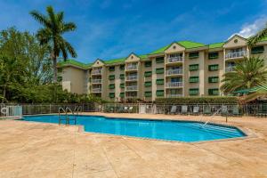 Swimming pool sa o malapit sa Sunrise Suites Barbados Suite #204