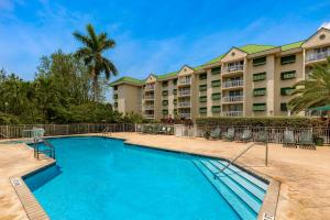 Swimming pool sa o malapit sa Sunrise Suites Barbados Suite #204