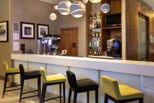 Фоайе или бар в Hampton by Hilton London Croydon