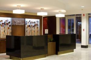 a lobby with a reception desk in a building at Hilton Garden Inn Tuxtla Gutierrez in Tuxtla Gutiérrez