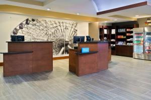 El lobby o recepción de Embassy Suites Dallas - Park Central Area