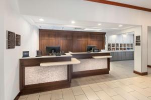 Homewood Suites by Hilton Mount Laurel tesisinde lobi veya resepsiyon alanı