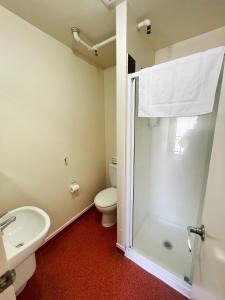 A bathroom at Stay Hostel Rotorua