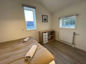 Tempat tidur dalam kamar di Cozy apartments in Falun - 2km from centrum