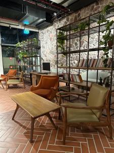 A seating area at HOTEL SHOSHANA