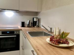 A kitchen or kitchenette at Ferienwohnungen Weingut Pieper Basler