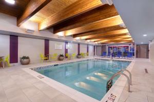 Piscina a Home2 Suites By Hilton Wilkes-Barre o a prop