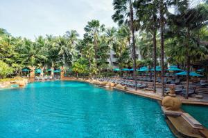 Басейн в или близо до Avani Pattaya Resort