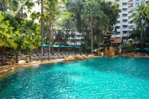 Басейн в или близо до Avani Pattaya Resort