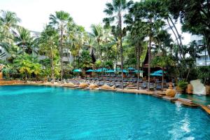 Басейн в или близо до Avani Pattaya Resort