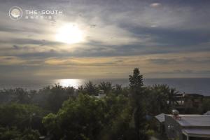 a view of the ocean with the sun in the sky at The South-Sunset in Hengchun South Gate