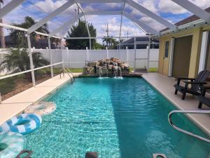 Swimming pool sa o malapit sa Casa in The Cove