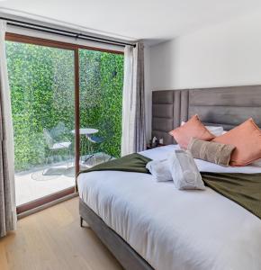 a bedroom with a bed and a sliding glass door at Casa Castillo in Mexico City