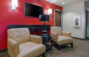 Una televisión o centro de entretenimiento en Extended Stay America Suites - Orlando - Lake Mary - 1036 Greenwood Blvd