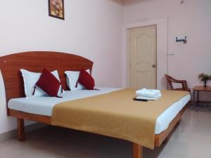 เตียงในห้องที่ Royal Green Accommodation Chennai Airport