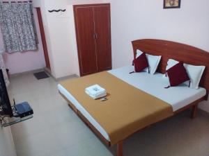 เตียงในห้องที่ Royal Green Accommodation Chennai Airport