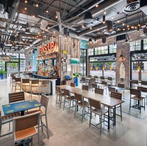 Restoran atau tempat lain untuk makan di Margaritaville Hotel San Diego Gaslamp Quarter