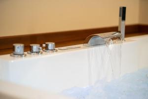 a bathroom sink with water pouring from a faucet at Villa dei Larici in Camigliatello Silano