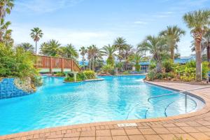 Swimming pool sa o malapit sa Marvelous 9th Floor Condo Gulf, Pool & Sunset View