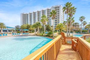 Swimming pool sa o malapit sa Marvelous 9th Floor Condo Gulf, Pool & Sunset View