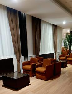 a waiting room with chairs and a coffee table at Hotel Meranda in Camigliatello Silano