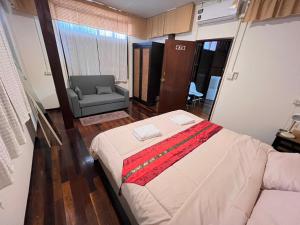 Katil atau katil-katil dalam bilik di Allred Hostel Chiangmai