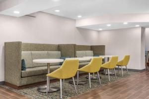 O zonă de relaxare la Hampton Inn & Suites by Hilton Toronto Downtown