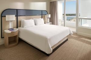 Cama ou camas em um quarto em Fontainebleau Miami Beach