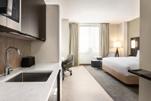 Krevet ili kreveti u jedinici u okviru objekta Residence Inn by Marriott New York JFK Airport