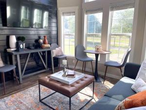 Istumisnurk majutusasutuses Pet friendly Tiny House Rental with new Access to Guadalupe River NBTX