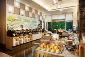 Makanan di atau berdekatan hotel