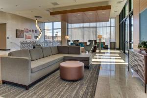 Зона вітальні в Drury Plaza Hotel Nashville Downtown