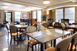 Кът за сядане в Drury Inn & Suites San Antonio North Stone Oak