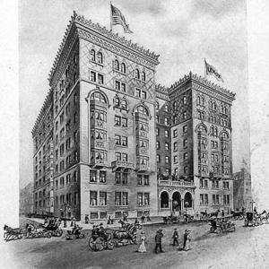 una vieja foto en blanco y negro de un edificio en Lenox Hotel and Suites, en Buffalo