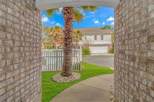 En have udenfor Spacious 4 Bedroom House-2 Blocks From the Ocean-2185 Sanibel Court!