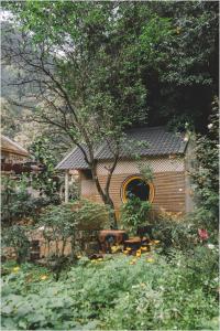 Un jardín fuera de Trang An Mountain House