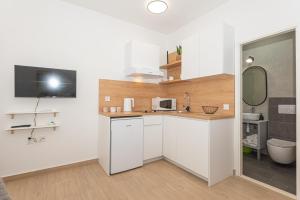 Dapur atau dapur kecil di Apartments Lovrić