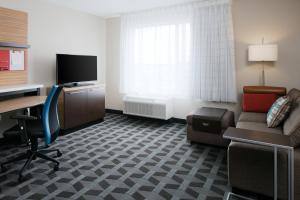 Televizors / izklaižu centrs naktsmītnē TownePlace Suites by Marriott Kansas City Airport