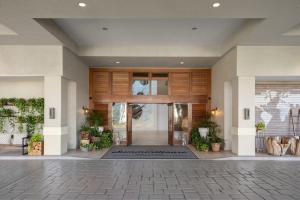 The facade or entrance of Grand Cayman Marriott Resort