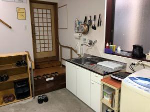 Minpaku KEN HOUSE - Vacation STAY 60948v廚房或簡易廚房