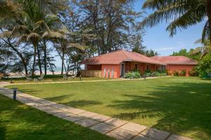 Jardí fora de Mandrem Beach Resort, a member of Radisson Individuals Retreat