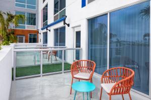 Uma varanda ou terraço em Aloft Fort Lauderdale Airport & Cruise Port