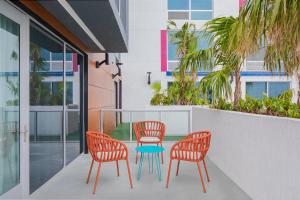 Uma varanda ou terraço em Aloft Fort Lauderdale Airport & Cruise Port