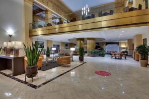 Khu vực ghế ngồi tại Drury Plaza Hotel San Antonio Riverwalk