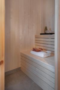 Kép Luxury Nordic Suite with Private Sauna and Panoramic Mountain Views szállásáról Strandában a galériában