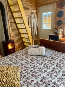 A bed or beds in a room at Fritt! Bed&Breakfast