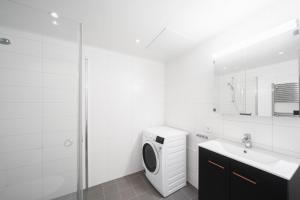 New-built 1 Bedroom tesisinde bir banyo