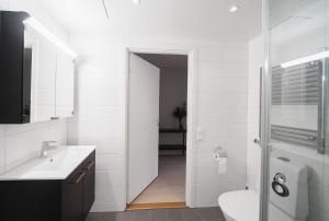 New-built 1 Bedroom tesisinde bir banyo