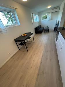 Et opholdsområde på Temis apartment, private new 2 rooms with lagre kitchen, share with nobody