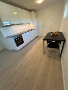 Køkken eller tekøkken på Temis apartment, private new 2 rooms with lagre kitchen, share with nobody